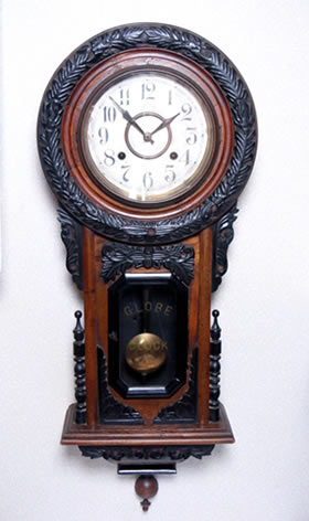 丸型木彫掛時計