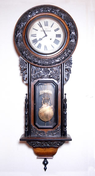 丸型木彫大形掛時計